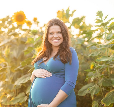 Amy Duggar King shared exclusive photo from her maternity photoshoot.