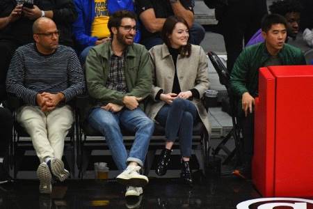 Emma Stone & Dave McCary Have RARE DATE NIGHT At Knicks Game 