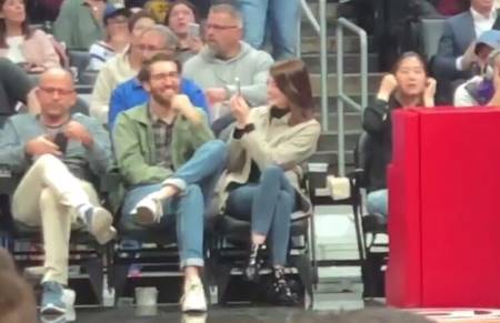 Emma Stone & Dave McCary Enjoy Basketball Game Date: See Photos – Hollywood  Life