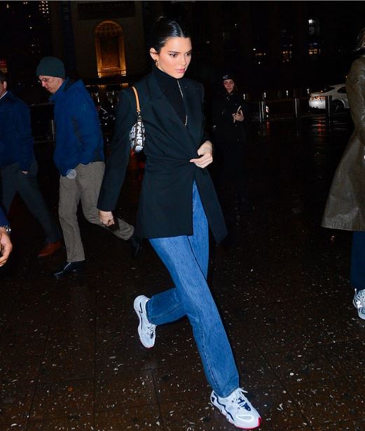 Supermodel Kendall Jenner Traveled Three Hours via Train To Support her ...