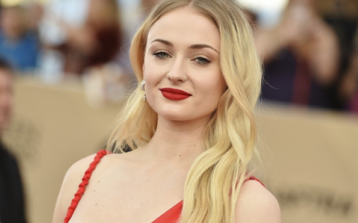 Winter May Have Come And Gone But Sophie Turner Is Ushering In Spring With Her Bright Makeup