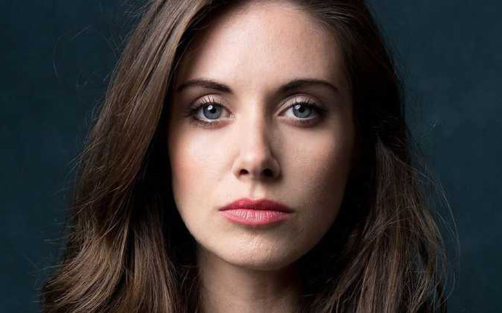 Alison Brie Looks Stunning In Blonde Hair