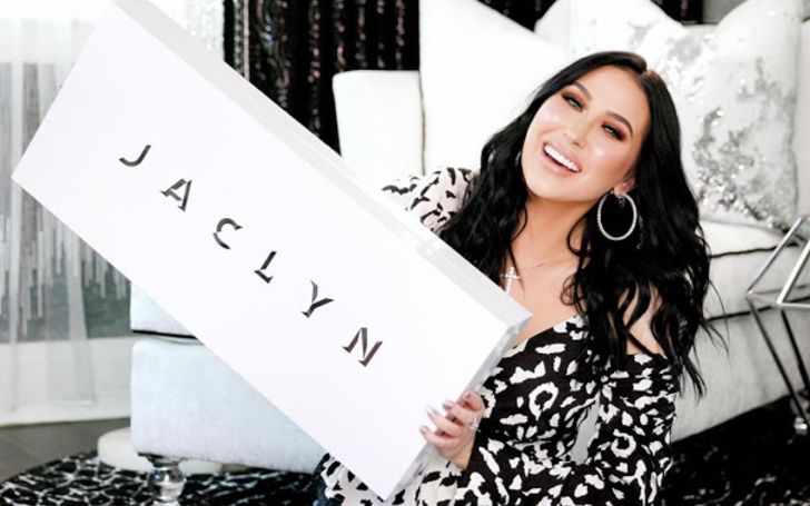 Jaclyn Hill's Lipstick Is Getting Dragged After Finding Hairs And Bumps 
