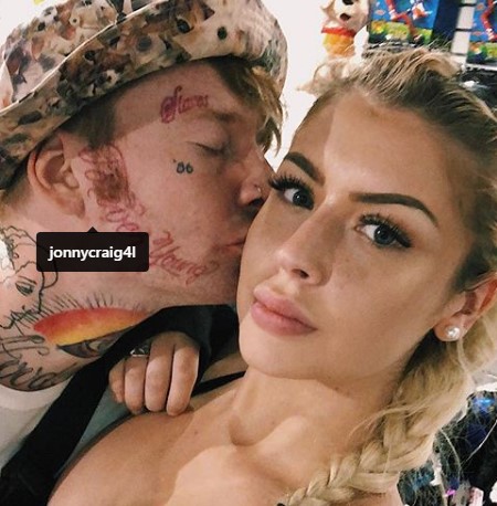 Jonny Craig kissing Taylor on her cheek.