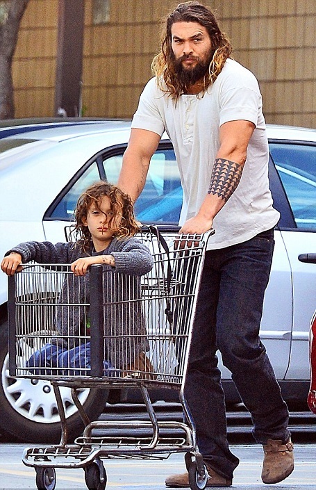 Jason Momoa was pushing his son Nakoa- Wolf on a shopping kart.