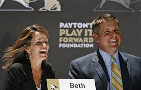 Beth Shuey y Sean Payton