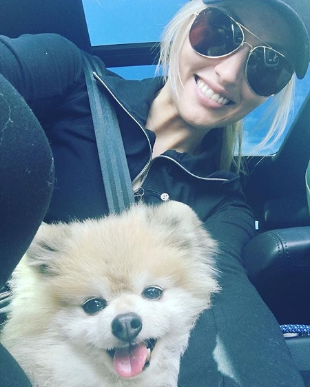 Liz Dueweke taking a selfie with her older dog Wolfie in a car.