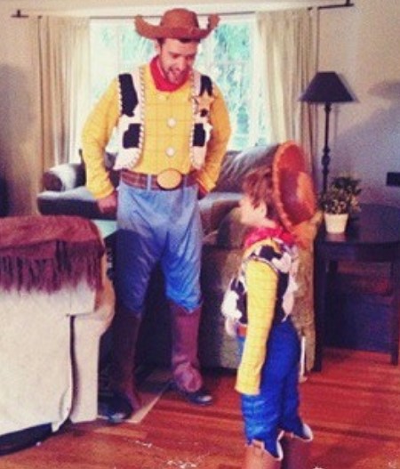 TImberlake and his son dressed as Woody Allen.