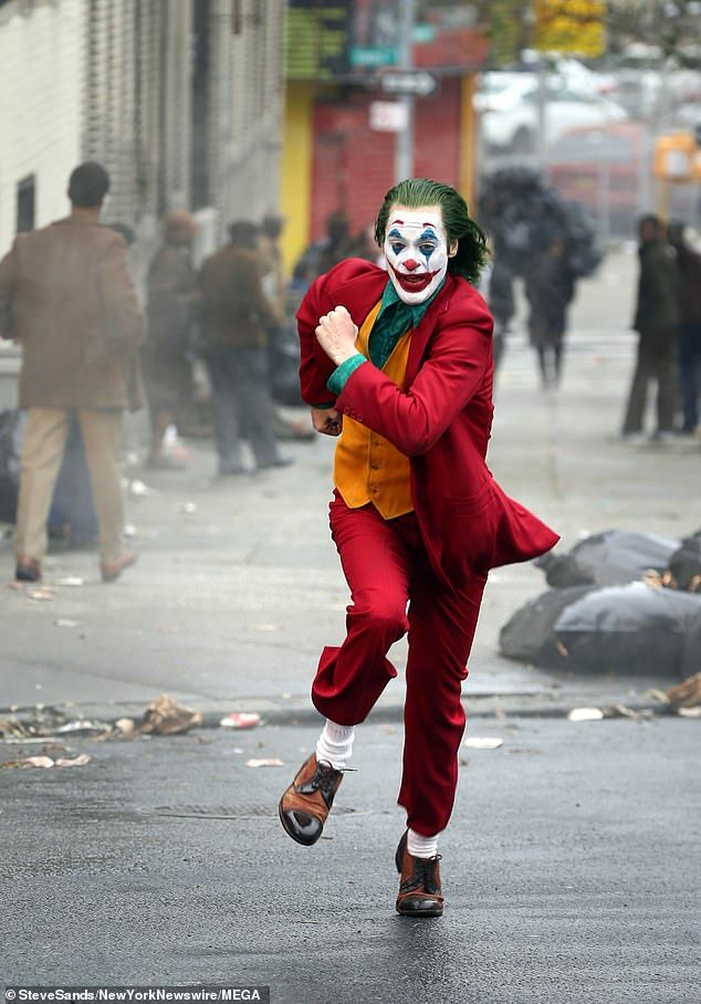 joaquin running on the streets as joker 