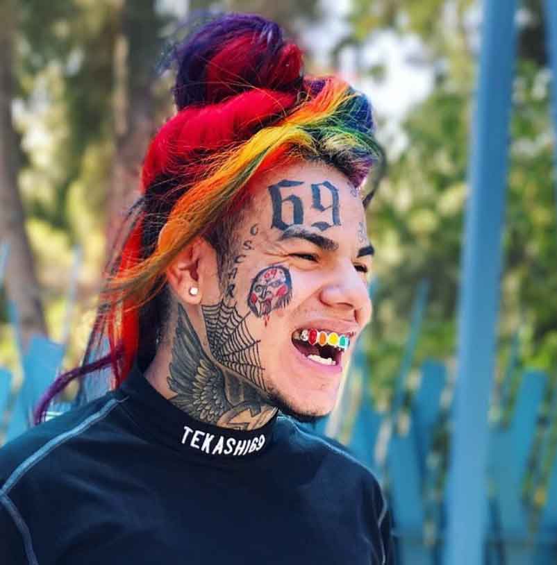 tekashi's oscar tattoo on right side of his face
