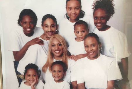 Layzie and Felicia live with their children.