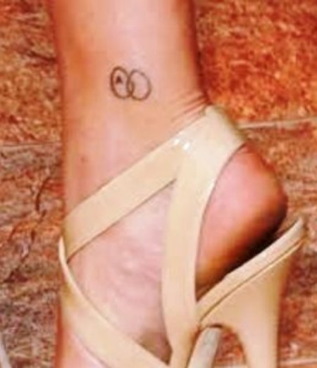 Two interlocked circles with letter 'A' on Scarlett Johansson's right ankle.