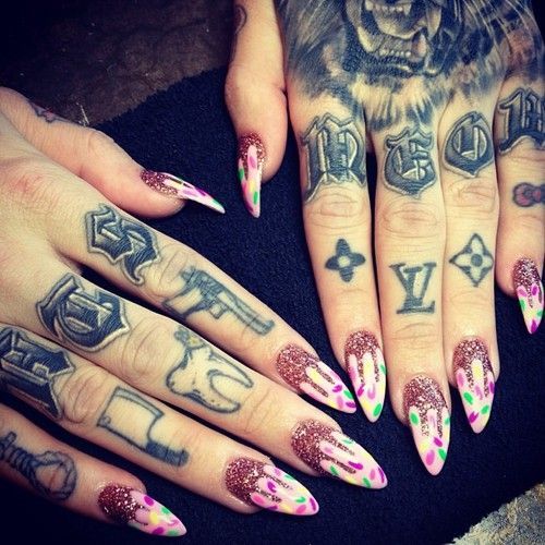 Jeffree Star's Tattoos - Check out that Louis Vuitton ice cream on Jeffree's  leg! I'd lick it.