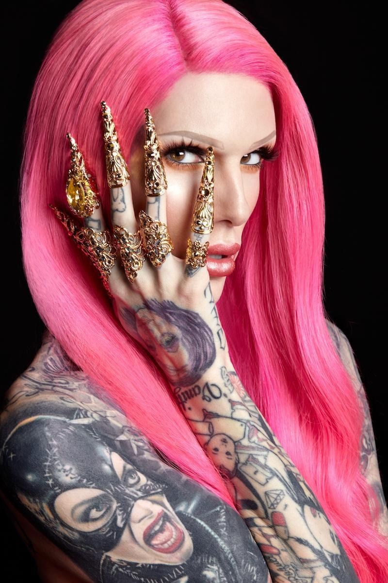 Jeffree Star's Tattoos - Check out that Louis Vuitton ice cream on  Jeffree's leg! I'd lick it.