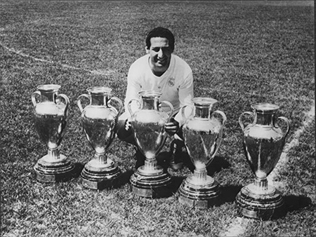 Francisco Gento with the first five Champions League titles.