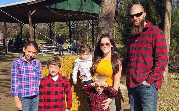 Jenelle Evans Disabled Comments on Controversial Ensley Picture On Instagram