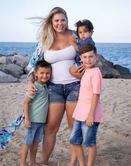 Kailyn Lowry with her three kids.