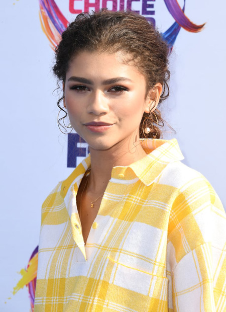 Zendaya at Teen Choice Awards blue carpet.