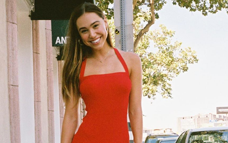 Fans Joke Over Alexis Ren's Arched Lower Back As She Posts A Seductiive Picture On Instagram!