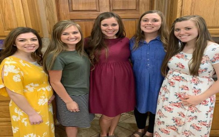 Five Duggar Women Currently Pregnant Pose For A Family Photo Showing Off Their Growing Baby Bumps