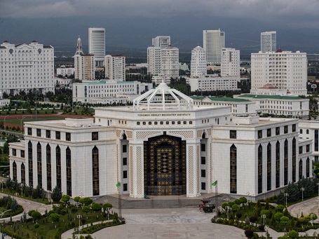 It's beautiful but abandoned. Turkmenistan's Ashgabat is a ghost town.