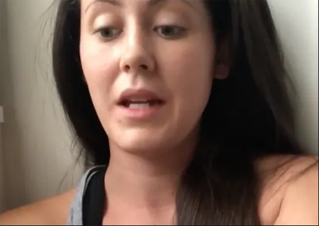 Jenelle Evans seen without most of her back teeth.