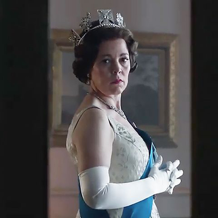 The Crown Season 3 Will Give Queen Elizabeth II Brown Eyes, Straying ...