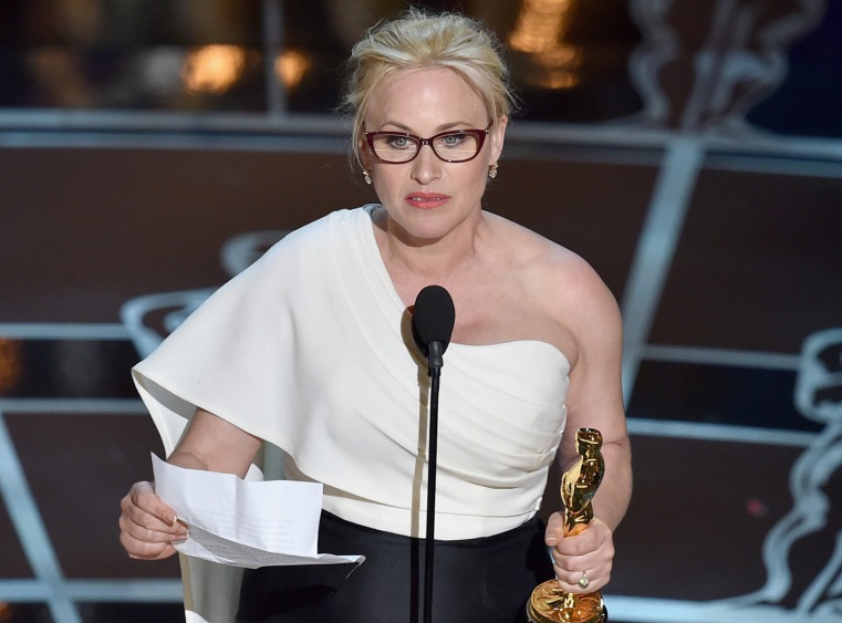 Patricia Arquette during her speech at the Oscars 2015 in front of the desk mic.