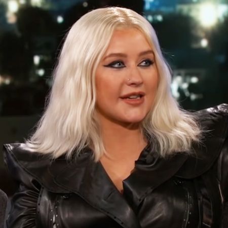 The voice coach shocked fans with her new look on 'Jimmy Kimmel Live!' show. 