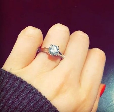 matthew perry girlfriend fiancee molly hurwitz engagement ring.