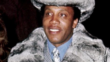 Frank Lucas in his $125,000 chinchilla coat.