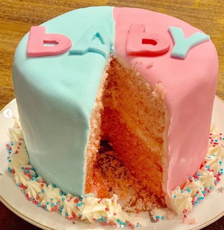Jenna Cooper gender reveal cake.