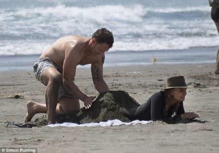 Dipping in the ocean, playing with the sands, the couple was all cozy in the beautiful romantic vacation.