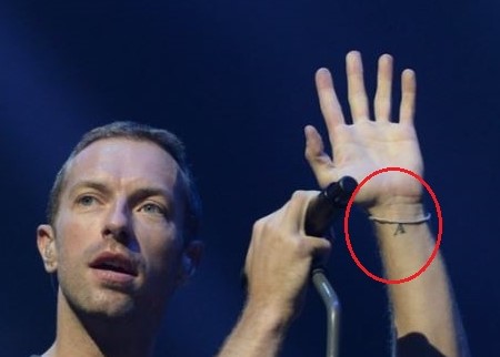 Tatuaggio di Chris Martin: Lettera A.