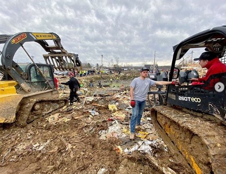 Nashville Tornado: Jason Duggar and James Duggar aiding relief work.