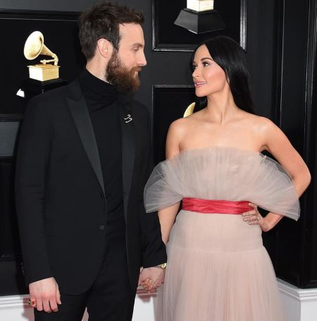 The country artist Kelly and Musgraves are are enjoying their marriage life.