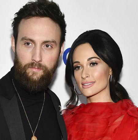 Kacey Musgraves and her husband Ruston Kelly, made their first encounter in a cafe in 2016.
