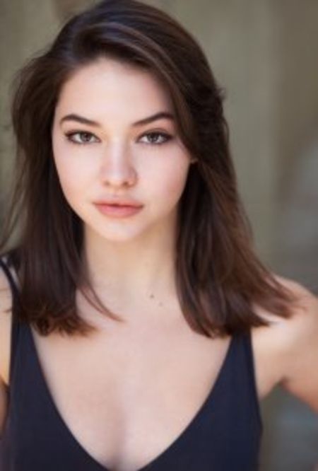 madelyn-cline-outer-banks-stranger-things-the-originals-glamour-fame