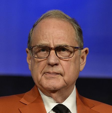 Jerry Reinsdorf has accumulated massive net worth which comes around $1.5 billion.