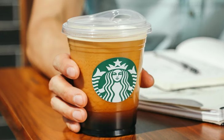 Starbucks to Shut More Than 400 Outlets in the US