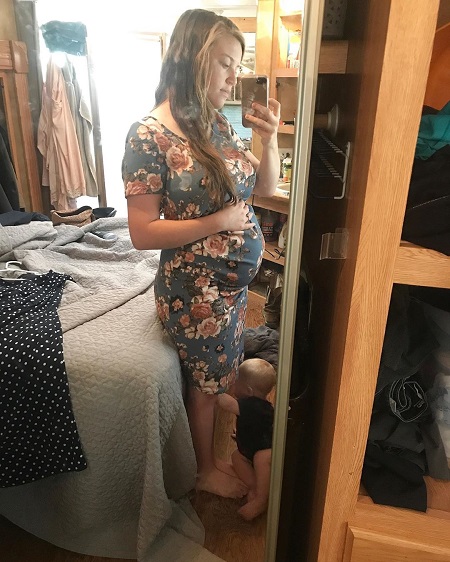 Joy-Anna Forsyth taking a mirror selfie with her pregnant bum.