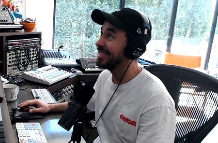 Mike Shinoda live-streaming on Twitch.
