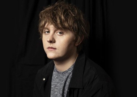 Lewis Capaldi posing for a photo.