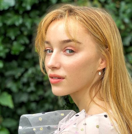  Phoebe Dynevor's estimated net worth is $11 million as of 2021.