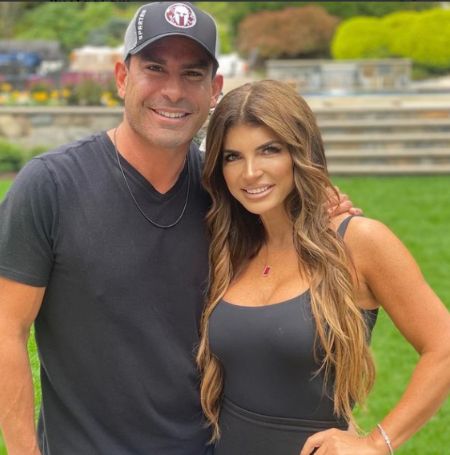 An American television personality, Teresa Giudice, officially got engaged with her long-term boyfriend, Luis Ruelas.