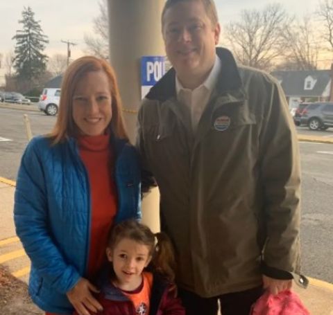 Jen Psaki clicked with her husband and daughter