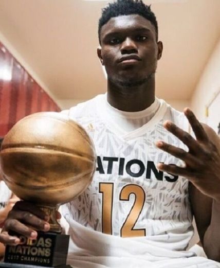 Zion Williamson posts a selfie in his Instagram..