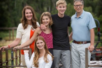 Melinda Gates and Bill Gates with their children.
