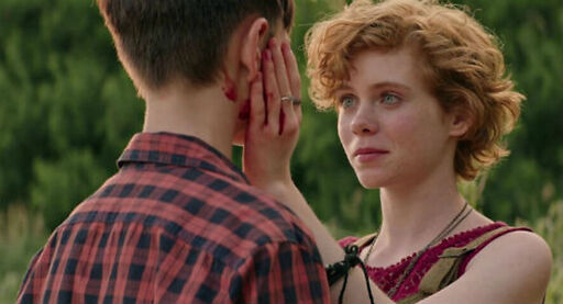 Who Is Sophia Lillis Boyfriend In 2021 Learn All The Details Here Glamour Fame 8169