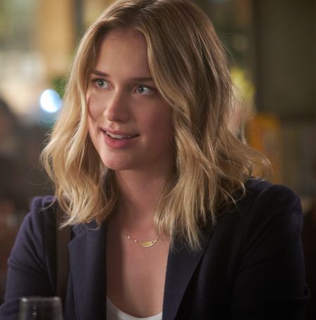 ''Gossip Girl'' to Cast Elizabeth Lail.